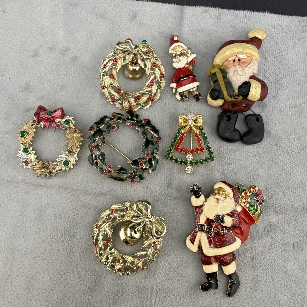 Vintage Brooch Lot Holiday Wreath Christmas Winter Santa